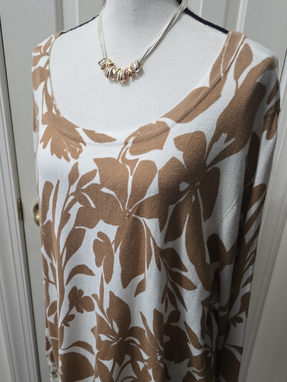 LIZ CLAIBORNE BRAND WOMENS PLUS SIZE TAN & WHITE FLORAL PULLOVER SWEATER SIZE 3X